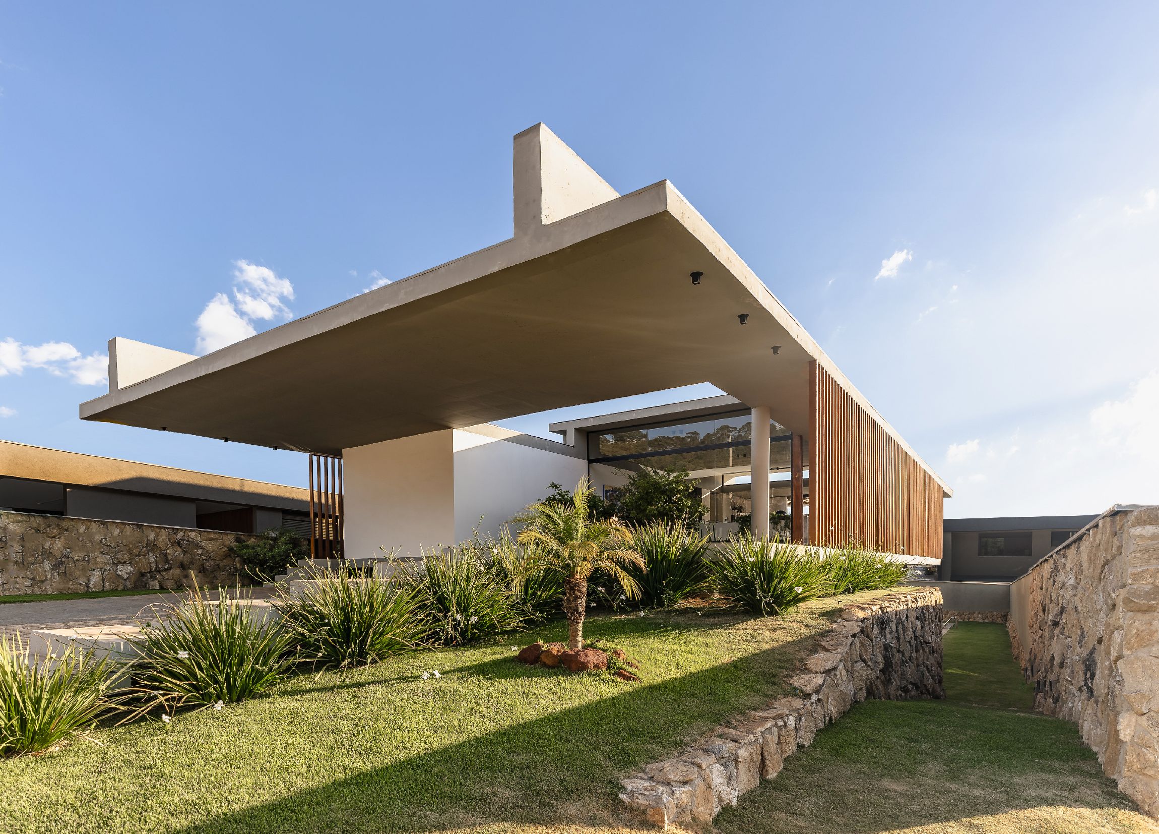 Laguna House by TETRO Arquitetura